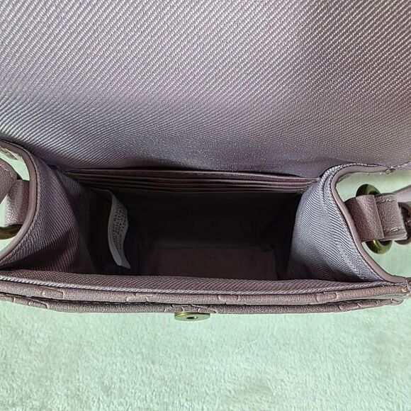 Frye & Co Cellie Crossbody Bag Lavender Faux Leather Phone Purse CC Slot 2 Pocke - Picture 3 of 8